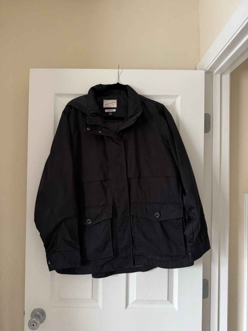 🖤 Chic Black Rain Jacket – Elevated Everyday Layer 🖤